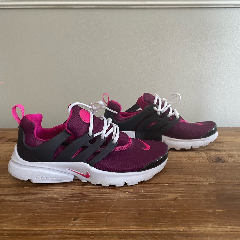 Nike tennis shoes